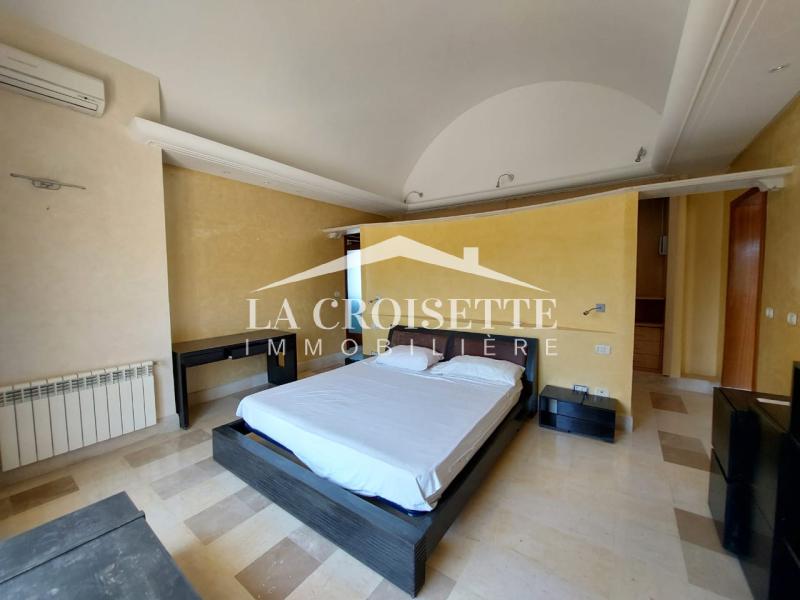 Villa S+6 avec piscine à Gammarth